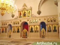 Иконостас из мрамора в интерьере  православного храма